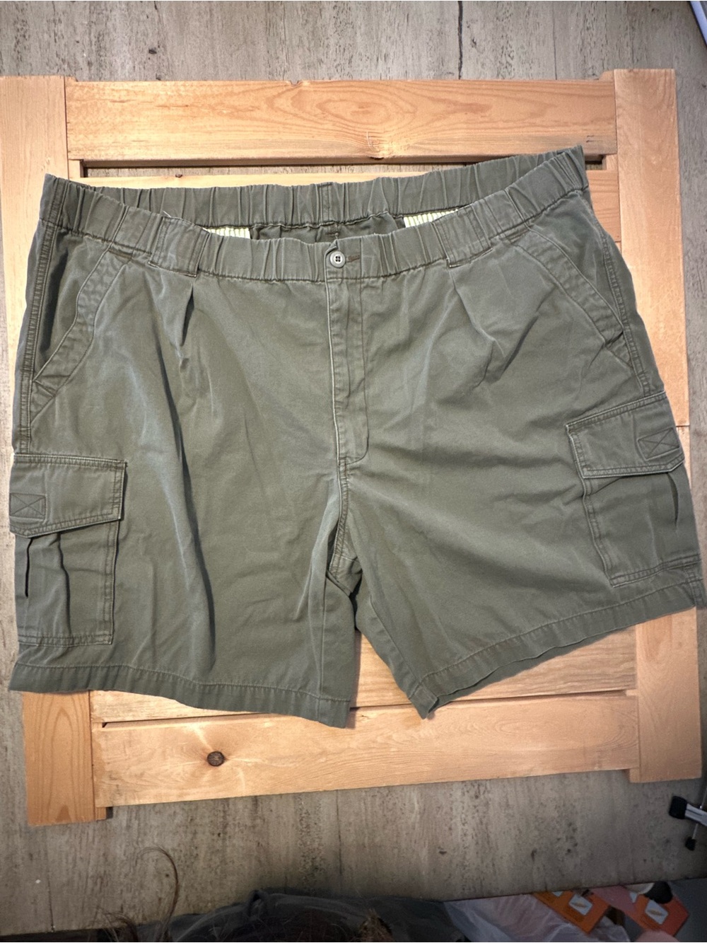Vtg Tommy Bahama Mens Olive Green Cargo Shorts size 2XB 100 cotton